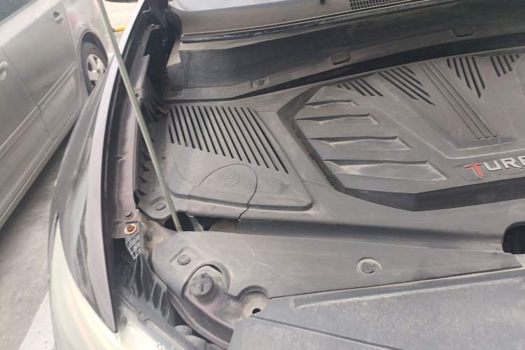 Used Soueast DX7 2017 1.5T Automatic Luxury Model Engine Bay Right