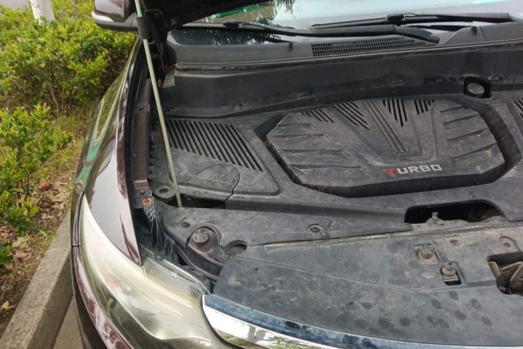 Used Soueast DX7 2017 1.5T Automatic Glory Edition Engine Bay Right