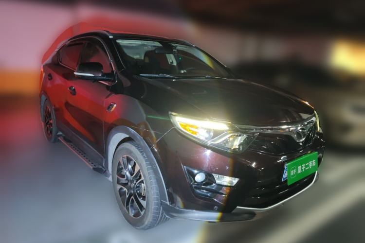 Used Soueast DX7 2017 1.5T Automatic Luxury Model Front Right 45 Deg