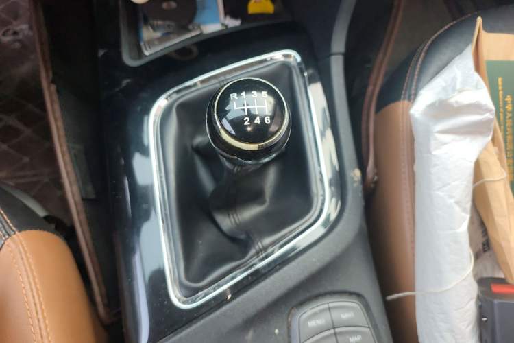 Used Soueast DX7 2017 1.5T Manual Luxury Model Gear Lever