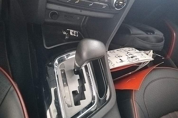 Used Soueast DX7 2017 1.5T Automatic Luxury Model Gear Lever