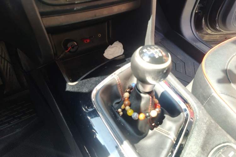 Used Soueast DX7 2017 1.5T Manual Triumph Edition Gear Lever