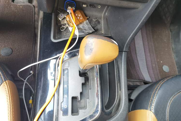 Used Soueast DX7 2017 1.5T Automatic Luxury Model Gear Lever