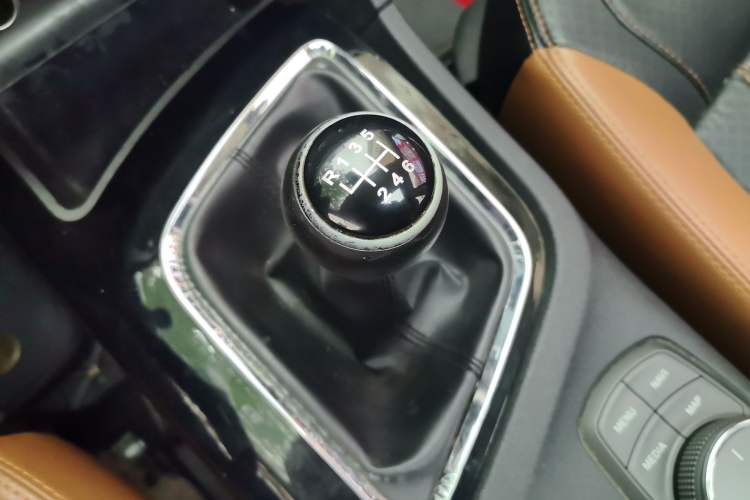 Used Soueast DX7 2017 1.5T Manual Luxury Model Gear Lever