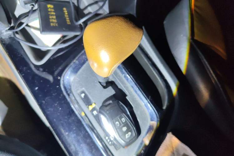 Used Soueast DX7 2017 1.5T Automatic Luxury Model Gear Lever