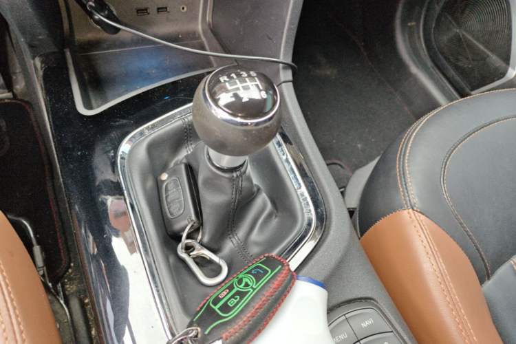 Used Soueast DX7 2017 1.5T Manual Triumph Edition Gear Lever