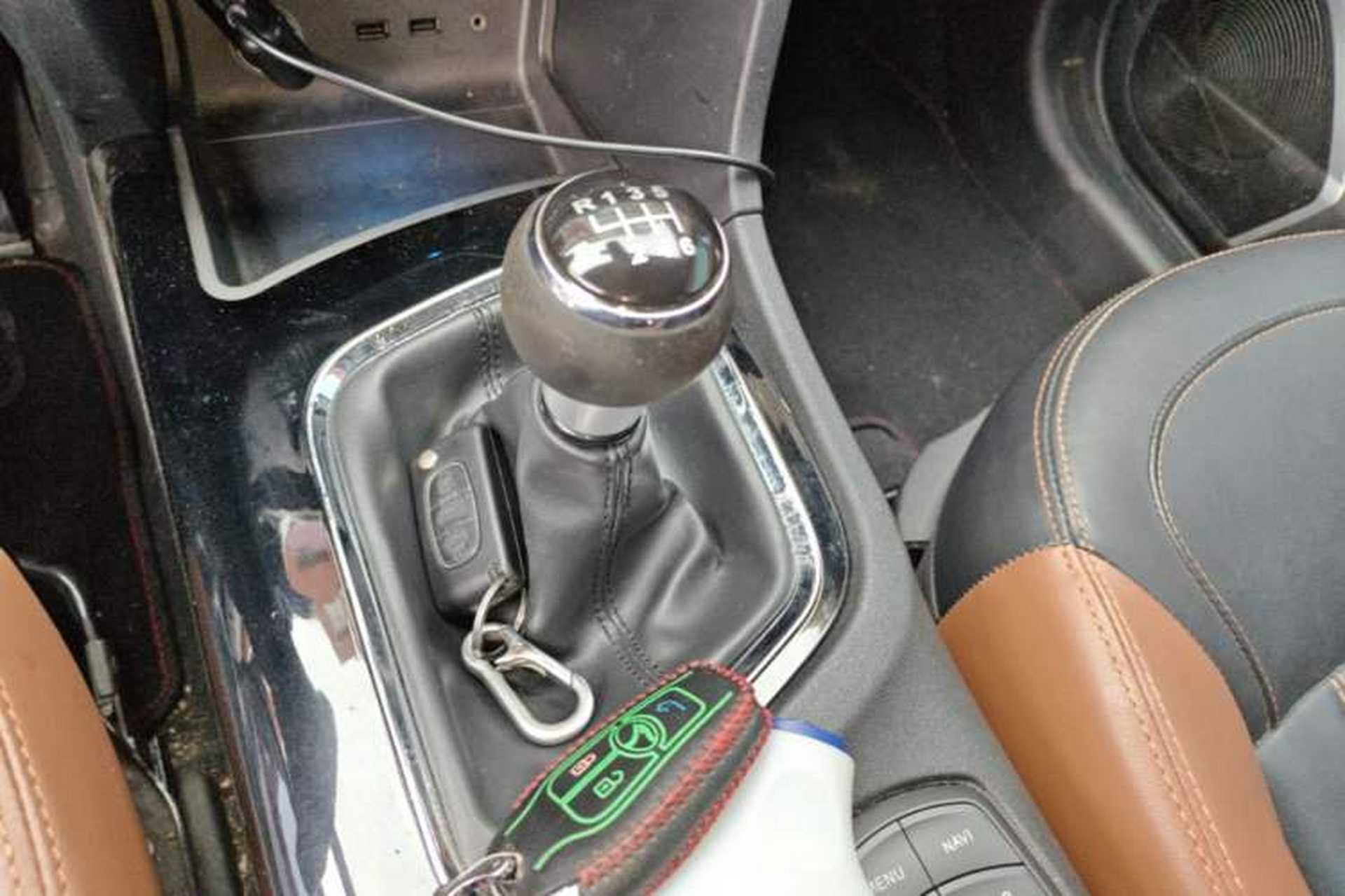 Used Soueast DX7 2017 1.5T Manual Triumph Edition Gear Lever