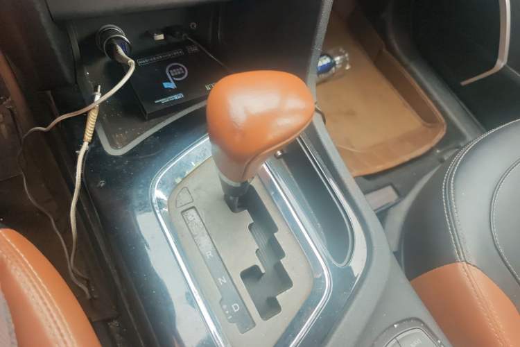 Used Soueast DX7 2017 1.5T Automatic Luxury Model Gear Lever