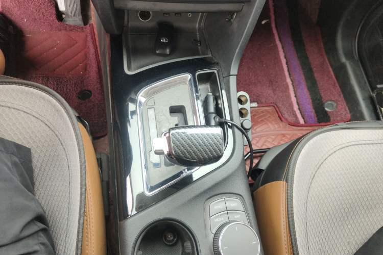 Used Soueast DX7 2017 1.5T Automatic Glory Edition Gear Lever