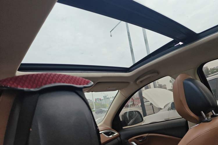 Used Soueast DX7 2017 1.5T Manual Triumph Edition Headliner