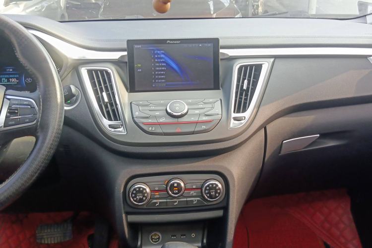 Used Soueast DX7 2017 1.5T Automatic Luxury Model Interior 3