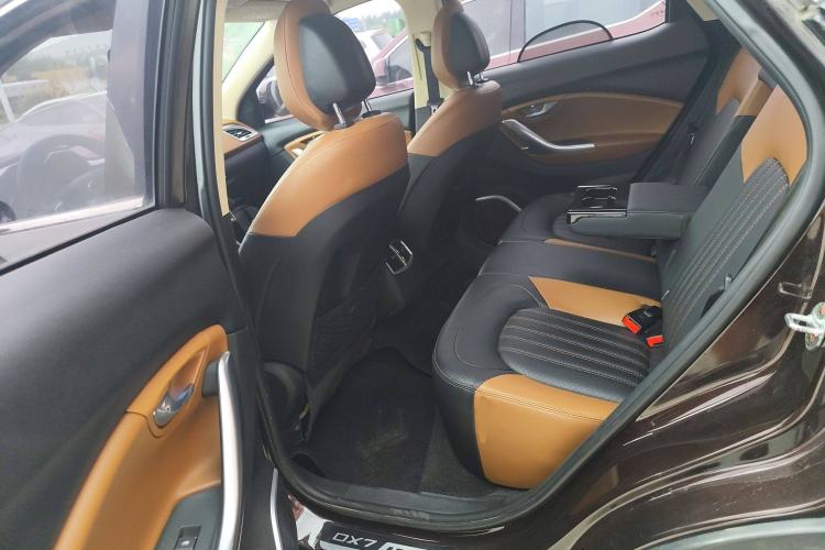 Used Soueast DX7 2017 1.5T Automatic Luxury Model Interior 4