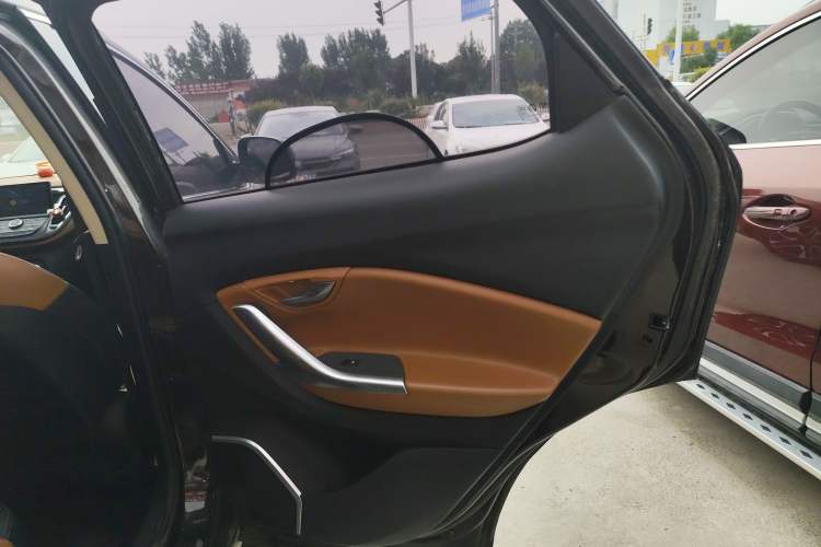 Used Soueast DX7 2017 1.5T Automatic Luxury Model Interior 6