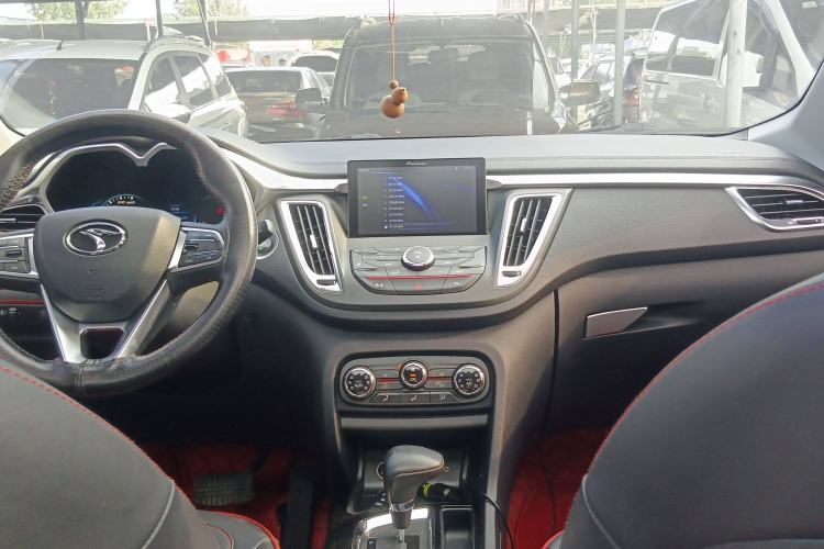 Used Soueast DX7 2017 1.5T Automatic Luxury Model Interior 6