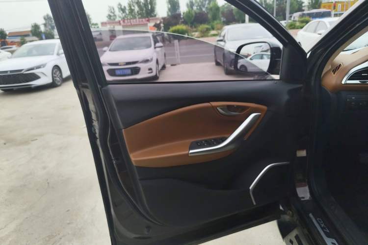 Used Soueast DX7 2017 1.5T Automatic Luxury Model Interior 7