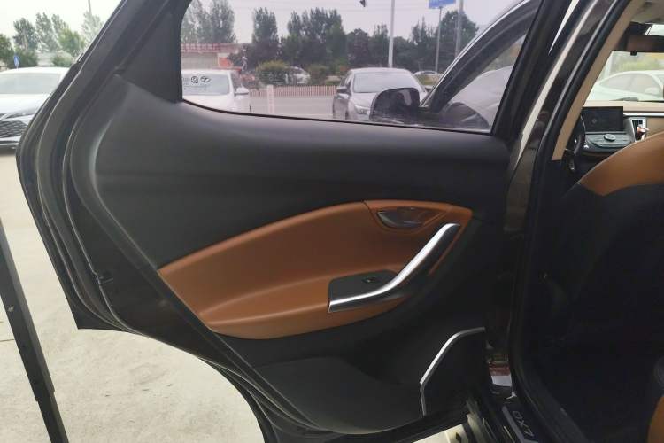 Used Soueast DX7 2017 1.5T Automatic Luxury Model Interior 8