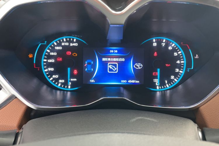 Used Soueast DX7 2017 1.5T Manual Triumph Edition Odometer Close Up