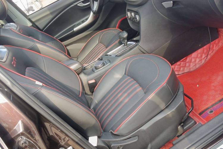 Used Soueast DX7 2017 1.5T Automatic Luxury Model Right Front Seat
