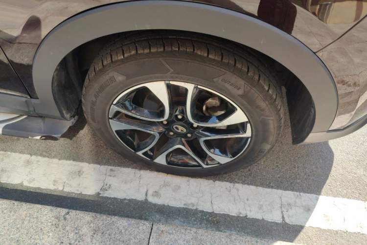 Used Soueast DX7 2017 1.5T Manual Triumph Edition Right Front Wheel Hub