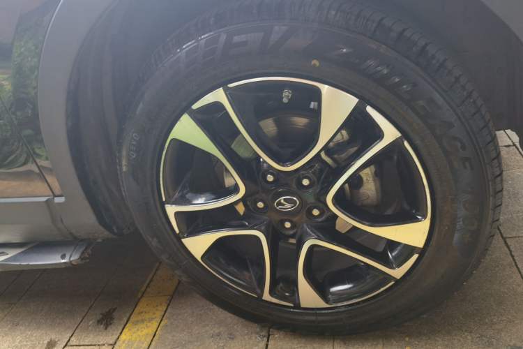 Used Soueast DX7 2017 1.5T Automatic Luxury Model Right Front Wheel Hub