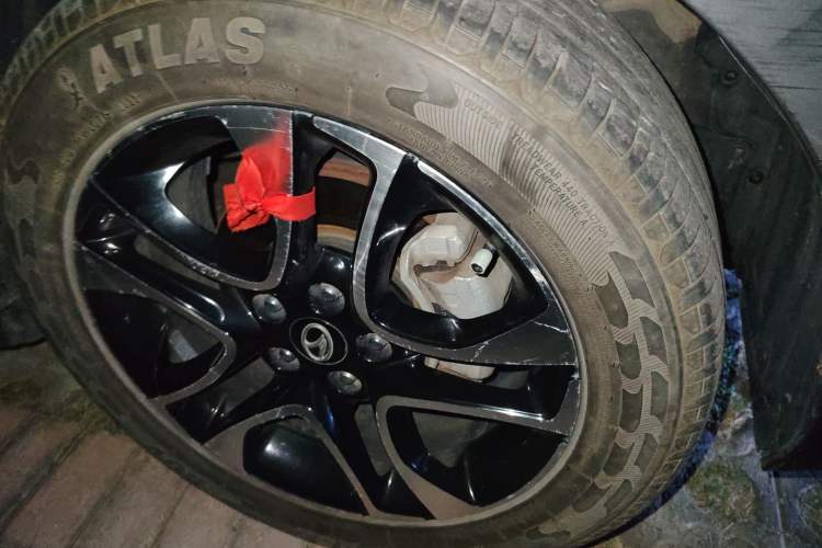Used Soueast DX7 2017 1.5T Automatic Glory Edition Right Front Wheel Hub