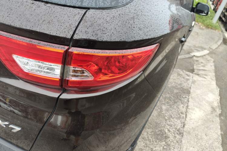 Used Soueast DX7 2017 1.5T Automatic Glory Edition Right Rear Taillight