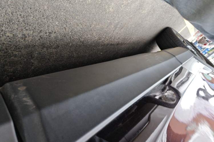 Used Soueast DX7 2017 1.5T Manual Triumph Edition Right Side Sill