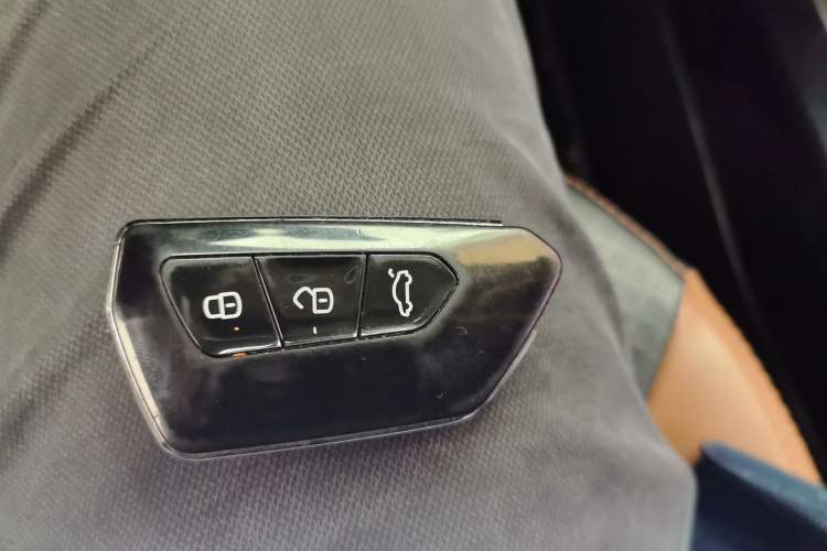 Used Soueast DX7 2017 1.5T Manual Luxury Model Vehicle Key