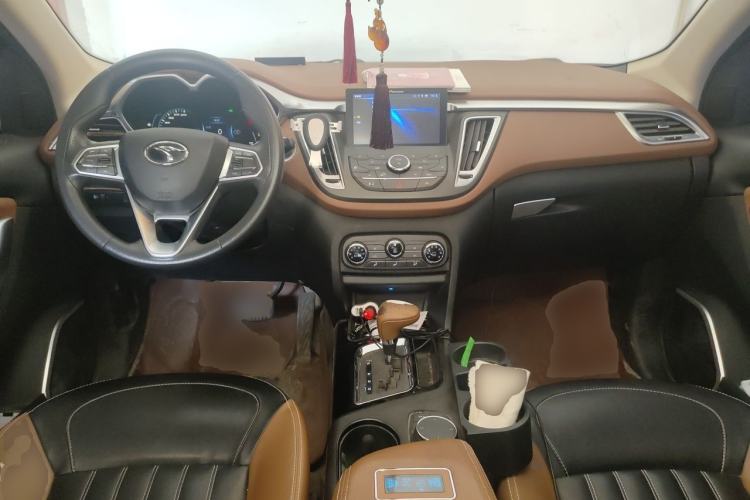 Used Soueast DX7 2017 1.5T Automatic Luxury Model Center Console