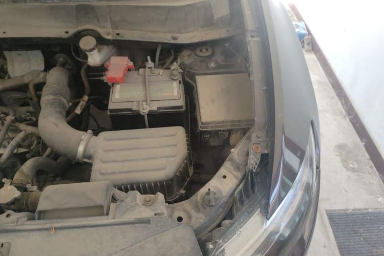 Used Soueast DX7 2017 1.5T Automatic Luxury Model Engine Bay Left