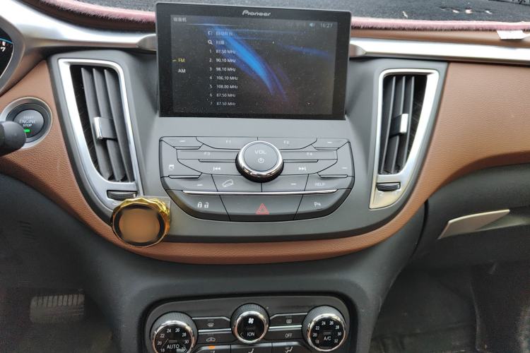 Used Soueast DX7 2017 1.5T Automatic Glory Edition Audio And AC Panel