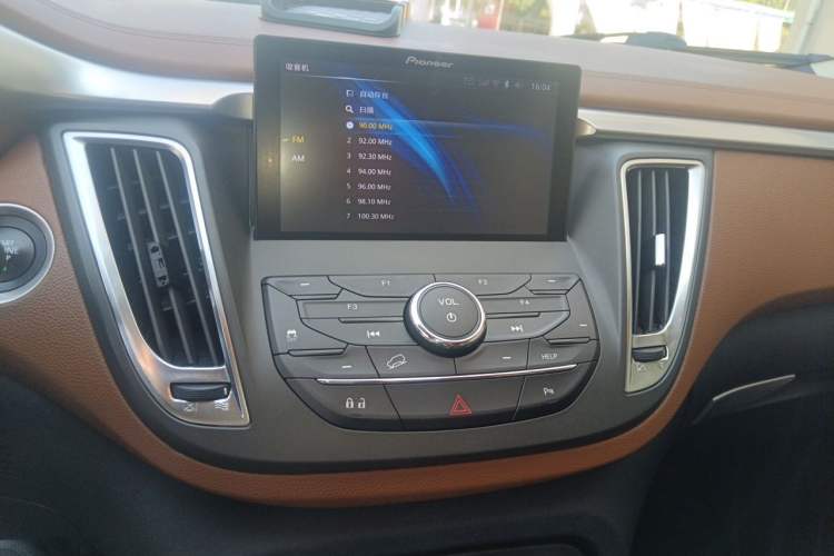 Used Soueast DX7 2017 1.5T Automatic Luxury Model Audio And AC Panel