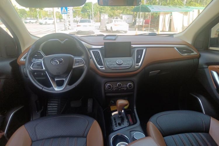 Used Soueast DX7 2017 1.5T Automatic Luxury Model Center Console