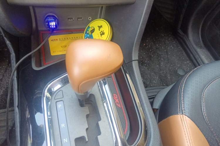 Used Soueast DX7 2017 1.5T Automatic Luxury Model Gear Lever