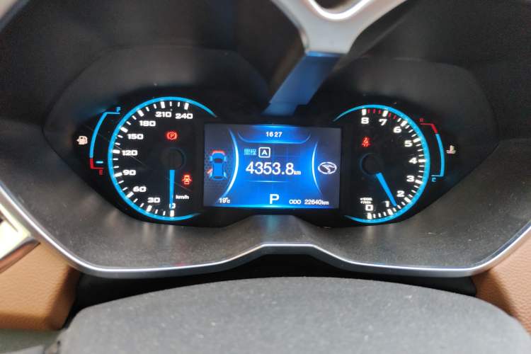 Used Soueast DX7 2017 1.5T Automatic Glory Edition Odometer Close Up
