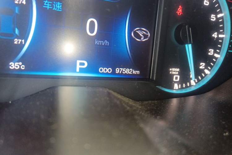 Used Soueast DX7 2017 1.5T Automatic Luxury Model Odometer Close Up