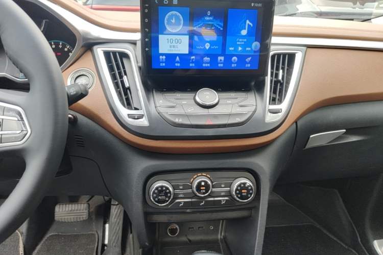 Used Soueast DX7 2017 1.5T Automatic Glory Edition Audio And AC Panel