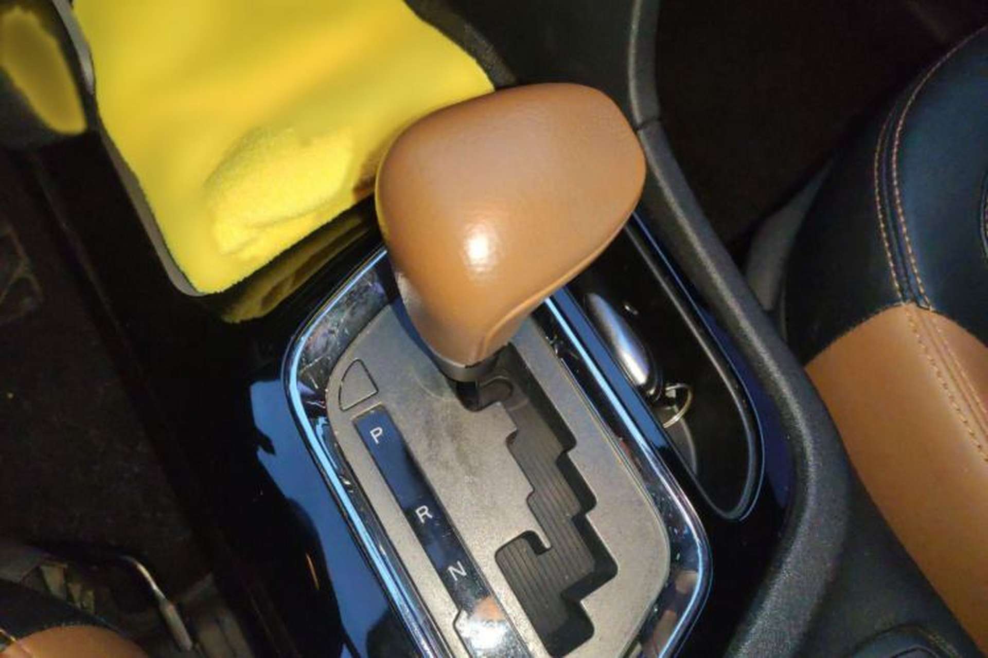 Used Soueast DX7 2017 1.5T Automatic Glory Edition Gear Lever