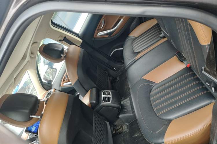 Used Soueast DX7 2017 1.5T Automatic Glory Edition Left Rear Seat