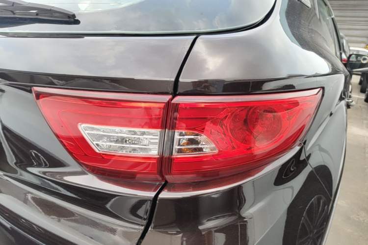 Used Soueast DX7 2017 1.5T Automatic Glory Edition Right Rear Taillight