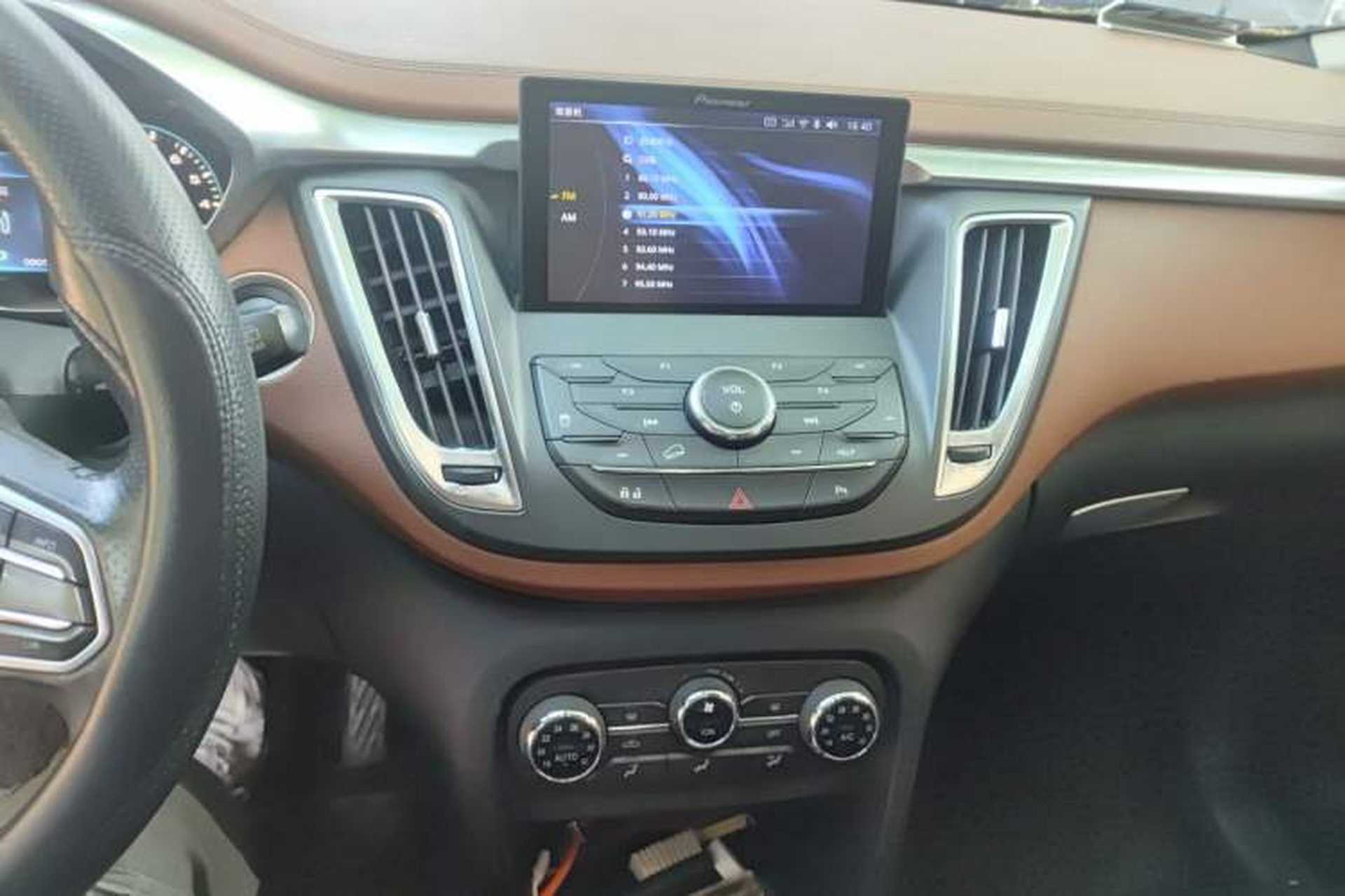 Used Soueast DX7 2017 1.5T Automatic Luxury Model Audio And AC Panel