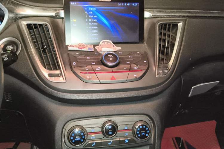 Used Soueast DX7 2017 1.5T Manual Triumph Edition Audio And AC Panel