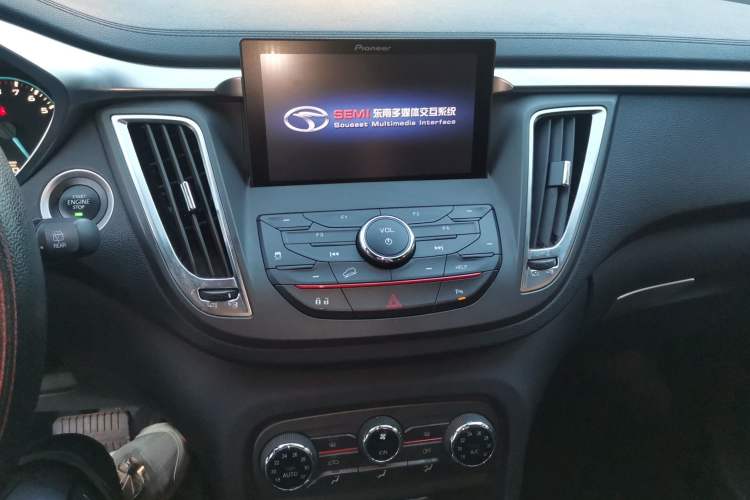 Used Soueast DX7 2017 1.5T Automatic Luxury Model Audio And AC Panel
