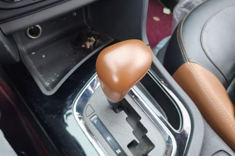 Used Soueast DX7 2017 1.5T Automatic Glory Edition Gear Lever