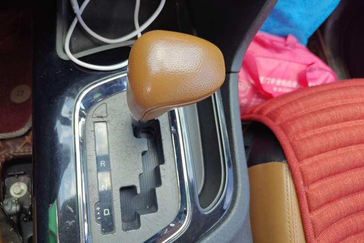 Used Soueast DX7 2017 1.5T Automatic Luxury Model Gear Lever