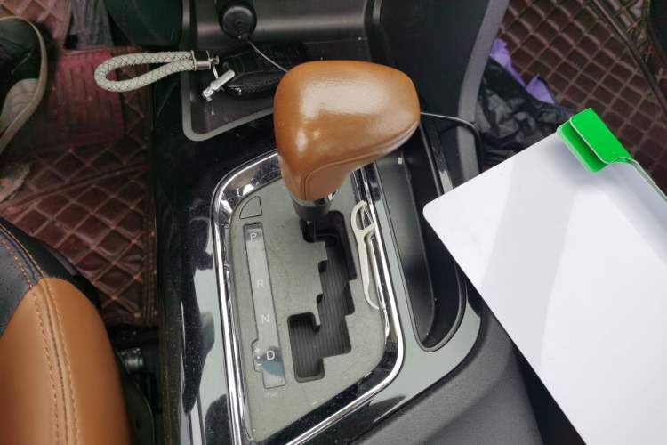 Used Soueast DX7 2017 1.5T Automatic Luxury Model Gear Lever