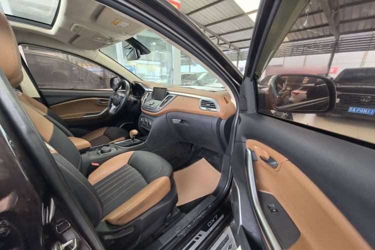 Used Soueast DX7 2017 1.5T Automatic Luxury Model Interior 4