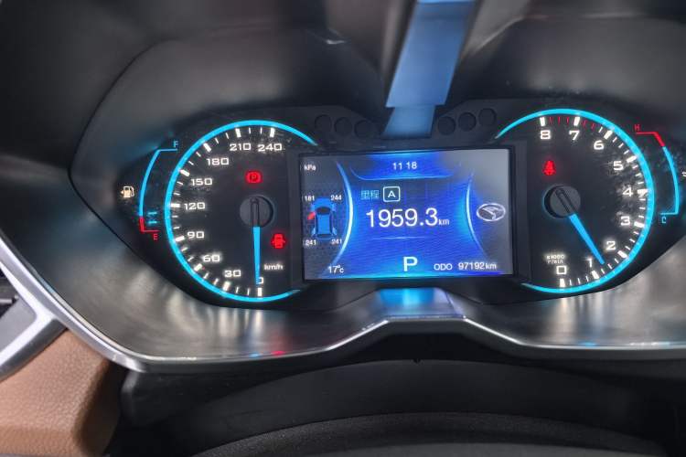 Used Soueast DX7 2017 1.5T Automatic Luxury Model Odometer Close Up