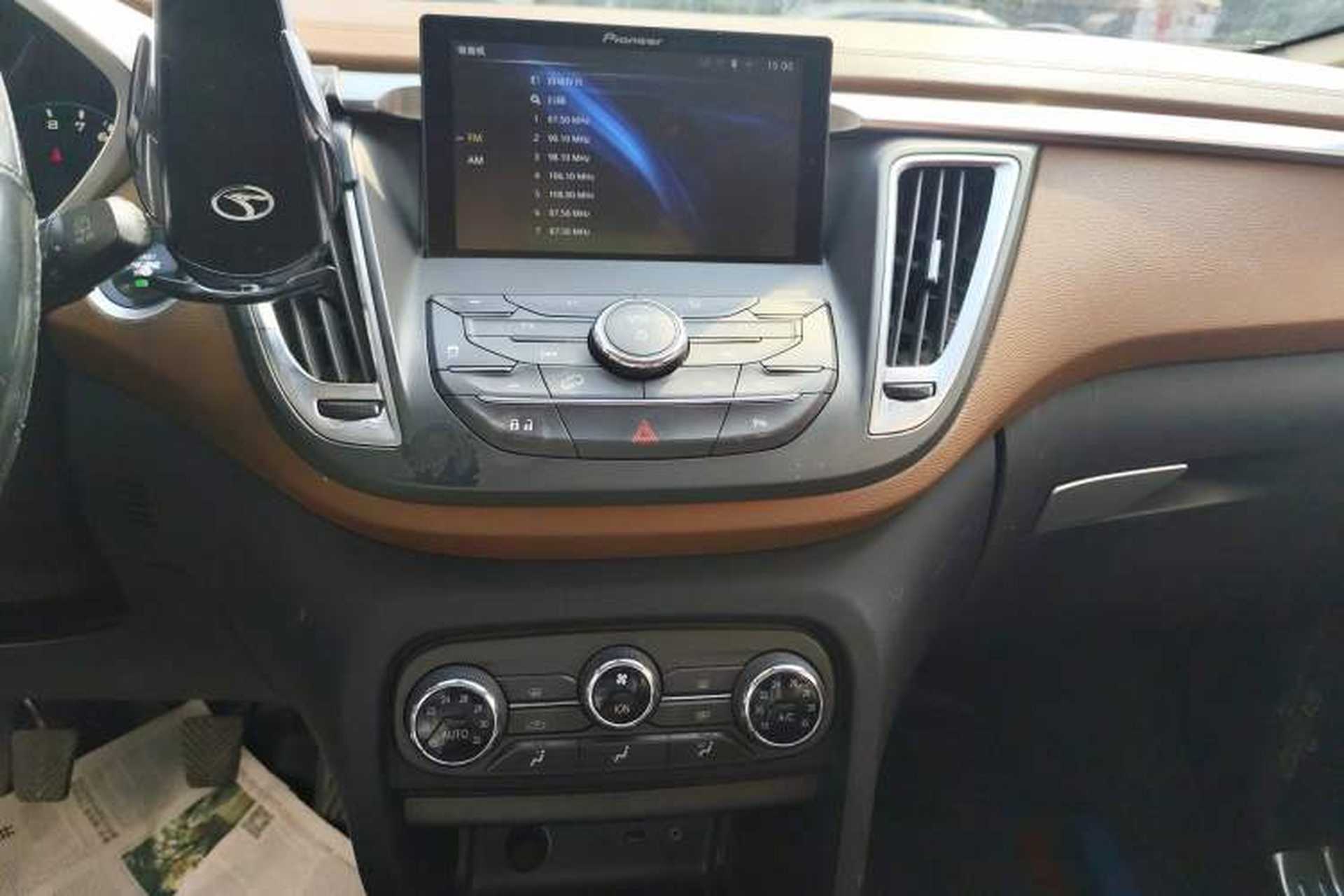 Used Soueast DX7 2017 1.5T Manual Triumph Edition Audio And AC Panel