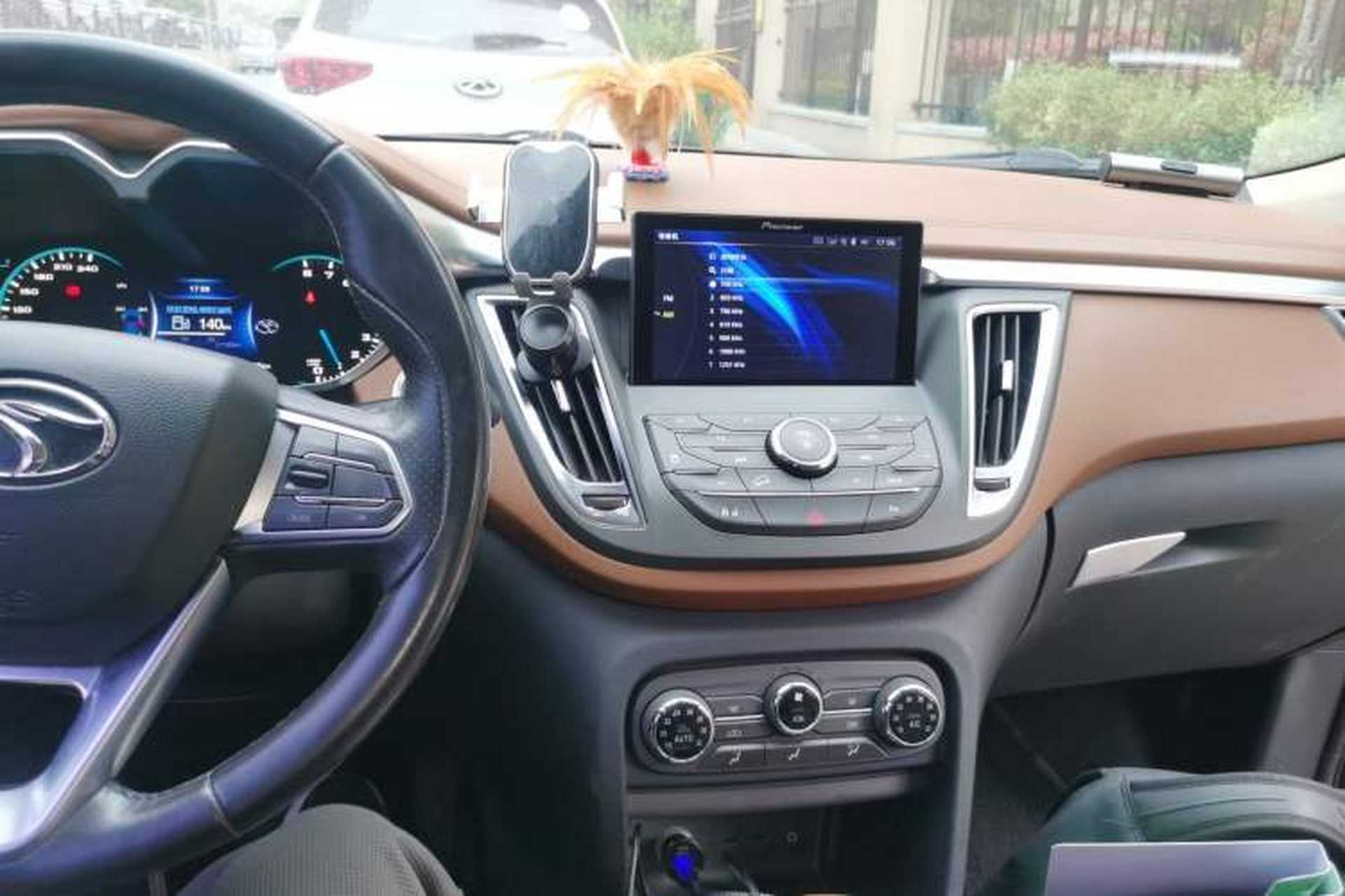 Used Soueast DX7 2017 1.5T Automatic Luxury Model Audio And AC Panel